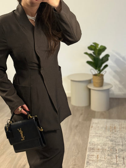 Ensemble tailleur avec blazer asymétrique et palazzo MUSE I MARRON